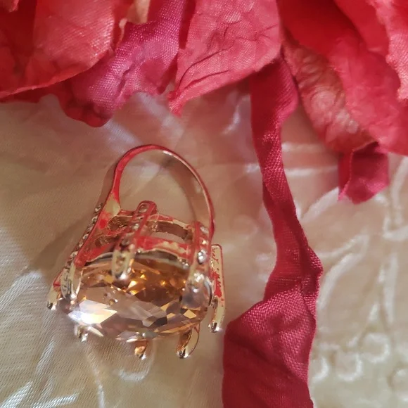 🌷NWOT, Fashion Ring - Picture 3 of 7